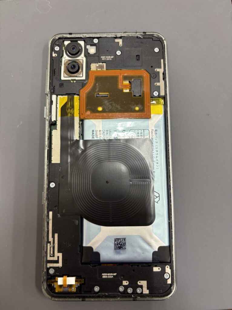 現在の画像に代替テキストがありません。ファイル名: AQUOS-R3-バッテリー交換-茨木町.jpeg