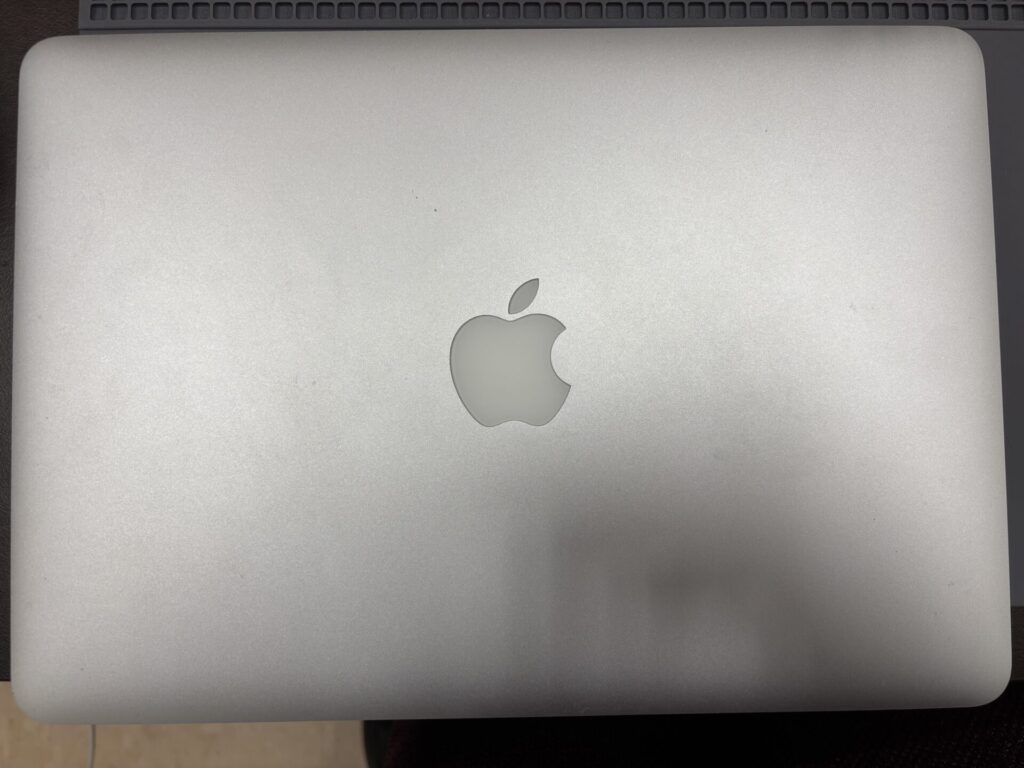 現在の画像に代替テキストがありません。ファイル名: Macbook修理.jpeg