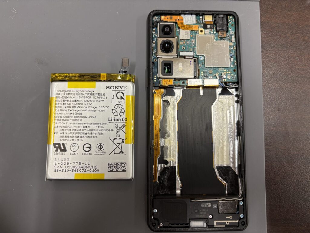 現在の画像に代替テキストがありません。ファイル名: Xperia-5iii-バッテリー交換-1.jpeg