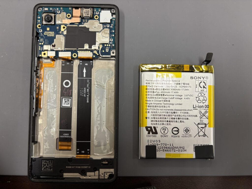 現在の画像に代替テキストがありません。ファイル名: Xperia-Aceiii-バッテリー交換.jpeg