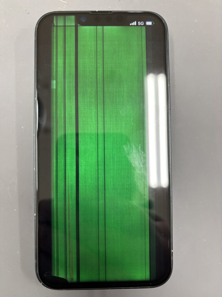 現在の画像に代替テキストがありません。ファイル名: iPhone-画面修理-修理店.jpeg