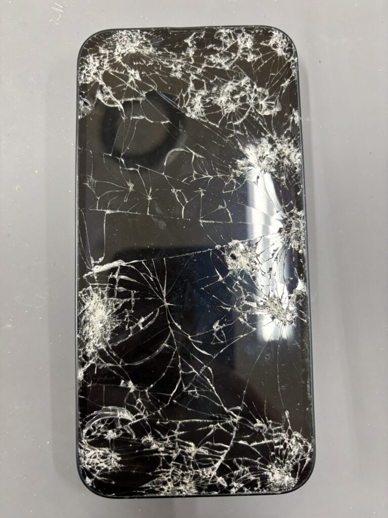 現在の画像に代替テキストがありません。ファイル名: iPhone-14-画面修理.jpeg