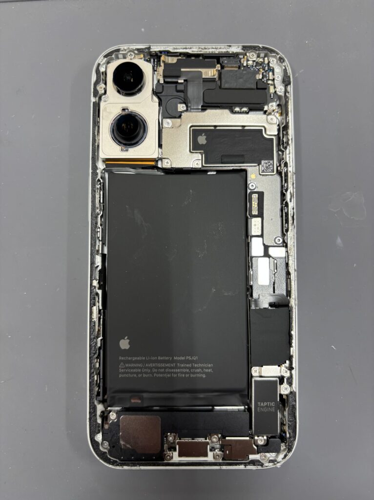 現在の画像に代替テキストがありません。ファイル名: iPhone-16-背面修理.jpeg