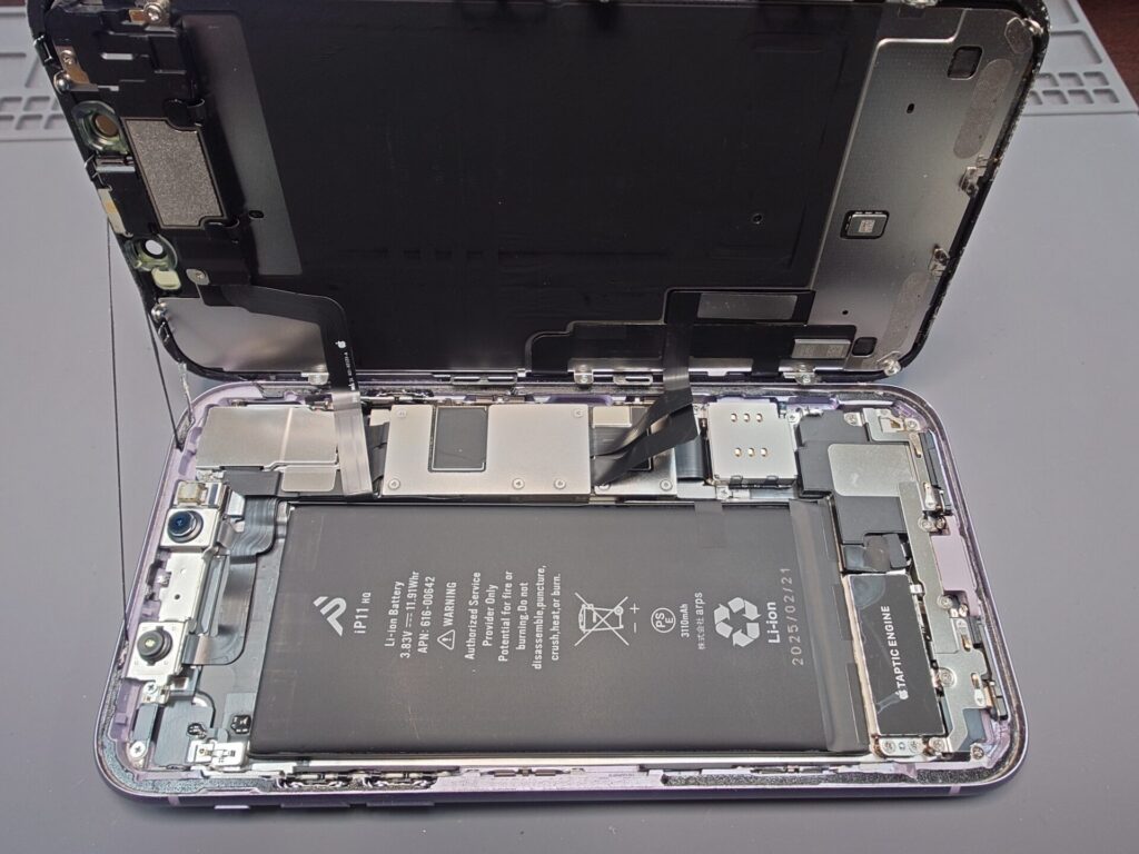 現在の画像に代替テキストがありません。ファイル名: iPhone11-バッテリー交換-2.jpg