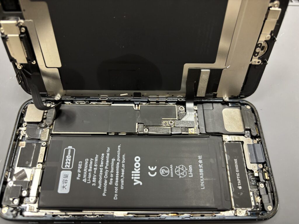 現在の画像に代替テキストがありません。ファイル名: iPhoneSE3バッテリー交換-1.jpeg