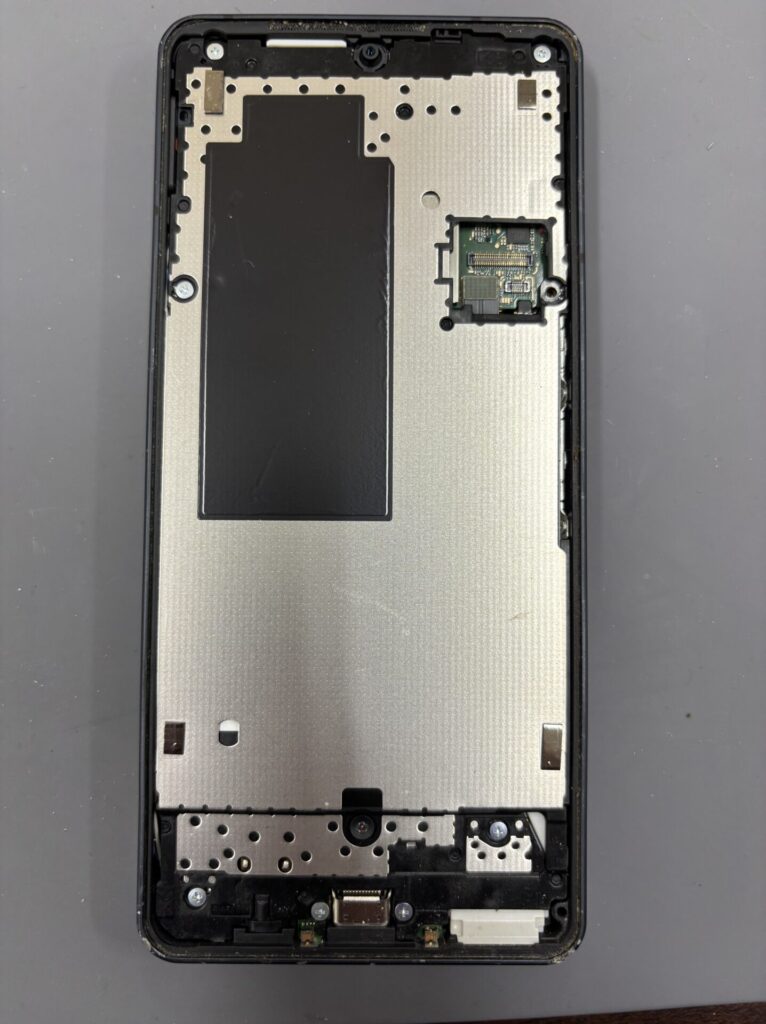 現在の画像に代替テキストがありません。ファイル名: sense6s-バッテリー交換-1.jpeg