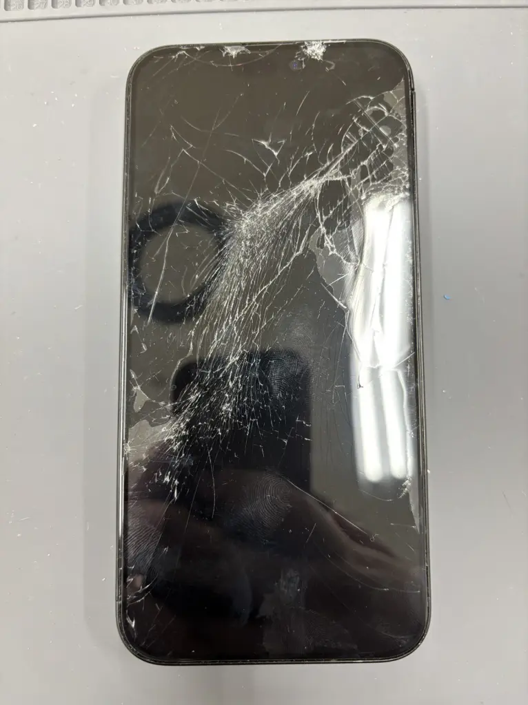 金沢市福久町より iPhone16 画面割れ交換のご依頼 - REVERSE REPAIR